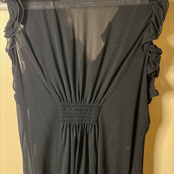 The Limited sleeveless black ruffled tunic top ruche details - large. - Picture 3 of 3